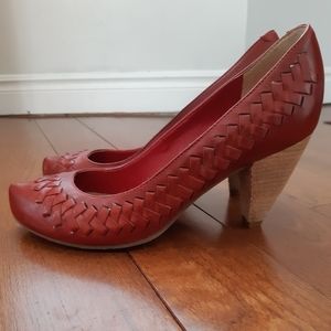 Size 37 (US 7) Bos & Co red high heels